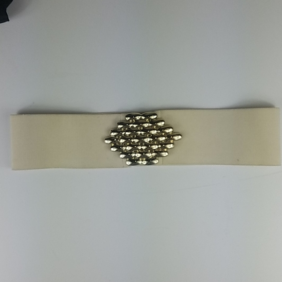 Fashion belt, creme stretch belt, has Beautiful gold buckle. - Picture 5 of 6
